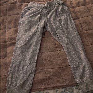 lululemon joggers 4